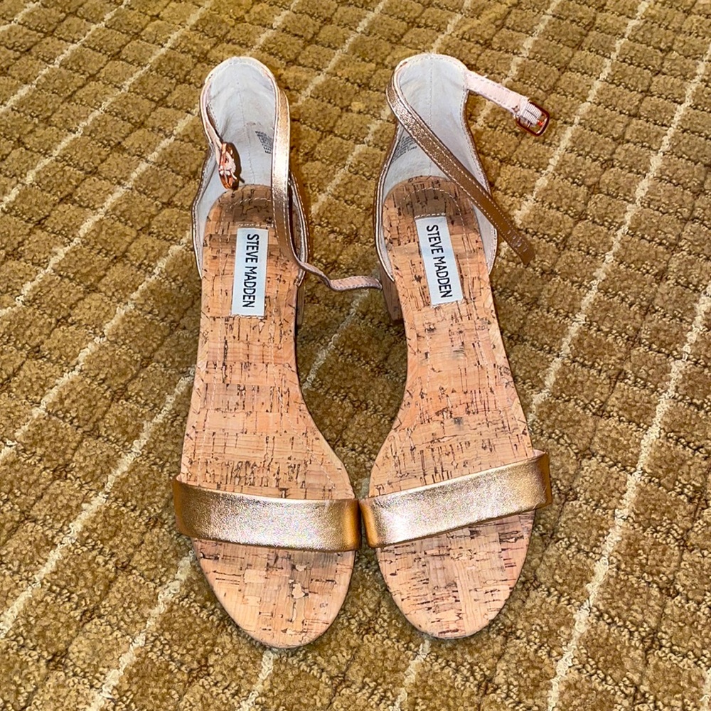 LIKE NEW Steve Madden size 6.5 sandals